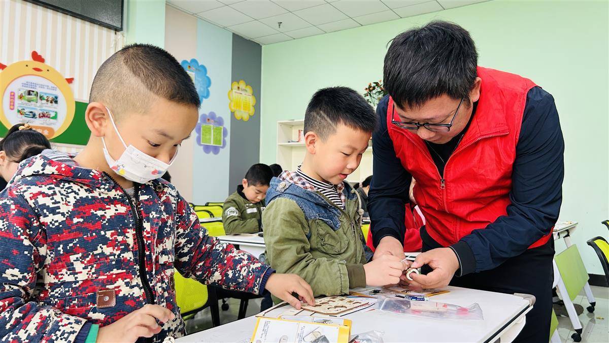 欲梦苹果版ios
:在心田里播下科学的“种子”，武汉长江明珠社区开展青少年飞行课堂活动
